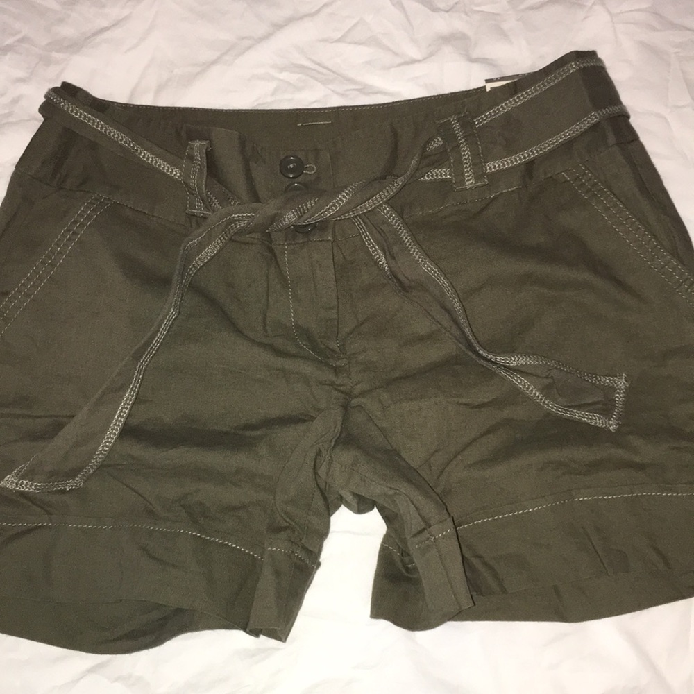NWT ANN TAYLOR SIGNATURE FIT SHORTS 12